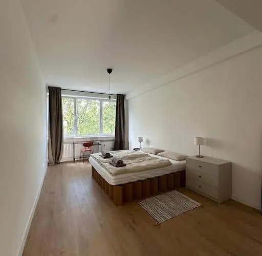 Helles Elegantes Zimmer In Berlin-Schoeneberg