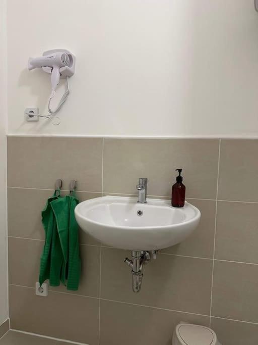 Helles Elegantes In Berlin-schoeneberg Apartment